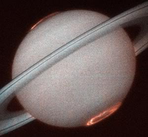 Saturn aurora hubble oct 1997 big-1.jpg